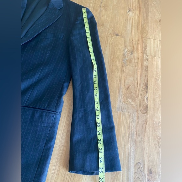 BURBERRY Men's Lightweight Dark Blue with Ultra-Fine Pinstripe Blazer Size 42L - Picture 3 of 7